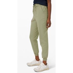 Lululemon Stretch high rise jogger size 6 in rosemary green